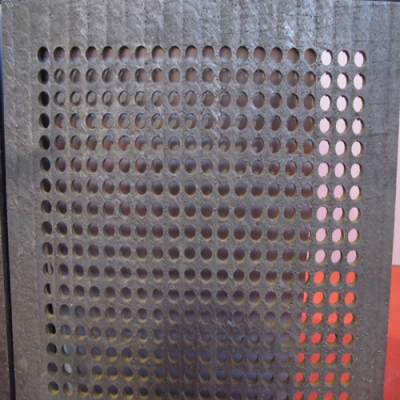 Wear-resistant composite sieve plate